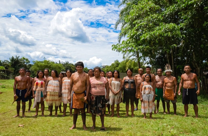 La reforestación une a comunidades indígenas y transforma la Amazonía